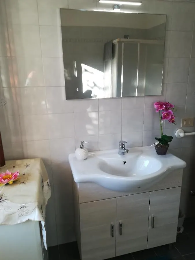 Apartment Appartamento Oasi Verde Lago Desenzano del Garda Italy